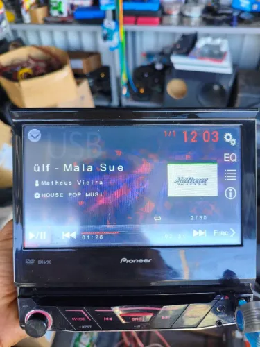 Aparelho Pioneer retrátil AVH-3880DVD