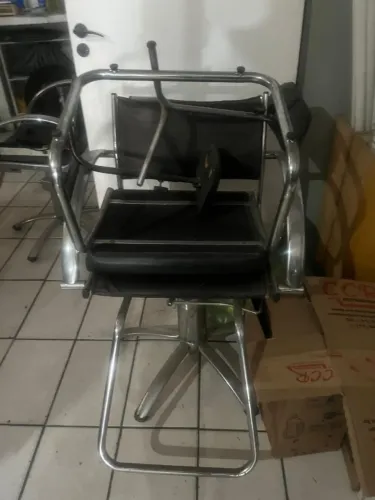 VENDO CADEIRA SALÃO PERFEITAMENTE ESTADO 
