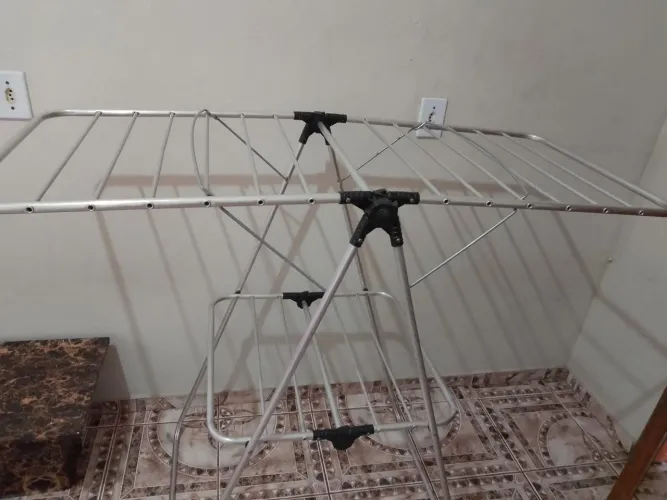 Varal de roupa de alumínio