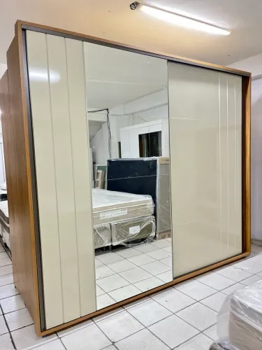 Guarda-roupa de Casal + Montagem Incluso