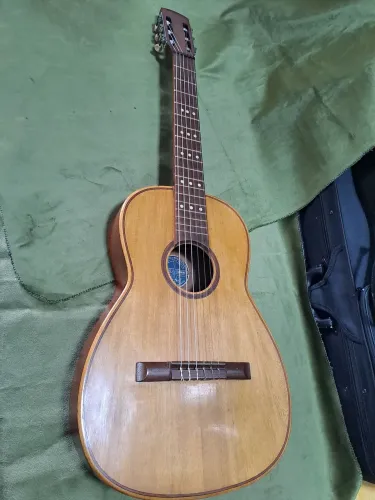 #Violão Tranquillo Giannini - década 60-70<br><br>Uma verdadeira relíquia da música brasileira!