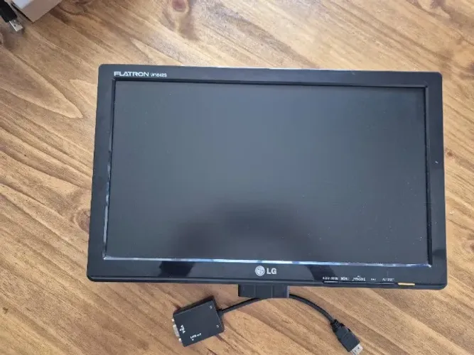 Monitor LG Flatron W1642S 16" - Com Conversor VGA p/ HDMI 