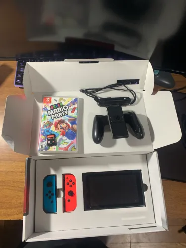 Nintendo switch com caixa mais dois jogos
