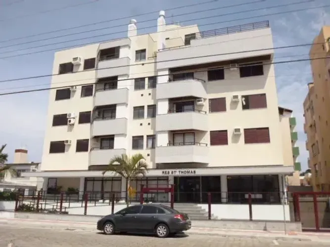 1 Dormitório aluguel anual , 50 m do mar