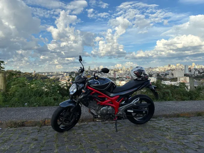 Moto super bem cuidada!