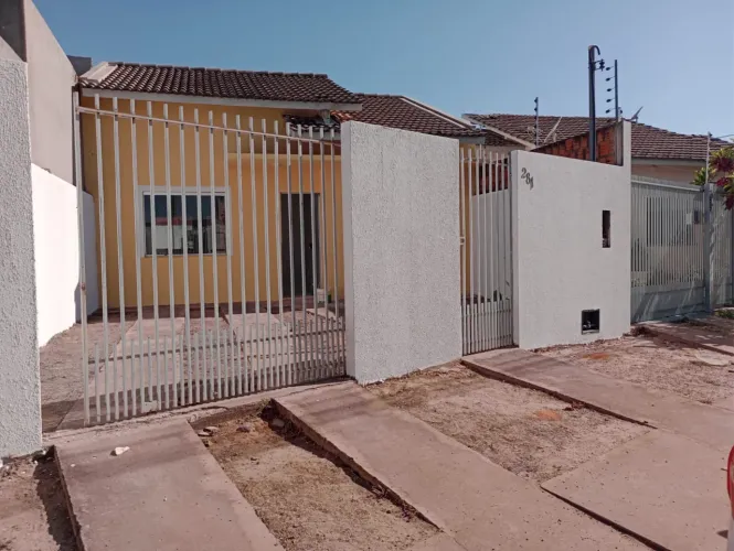 Linda casa de 2/4 com suite
