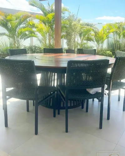 MESA DE MADEIRA COM PRATO GIRATÓRIO + 8 CADEIRAS DE CORDA NÁUTICA
