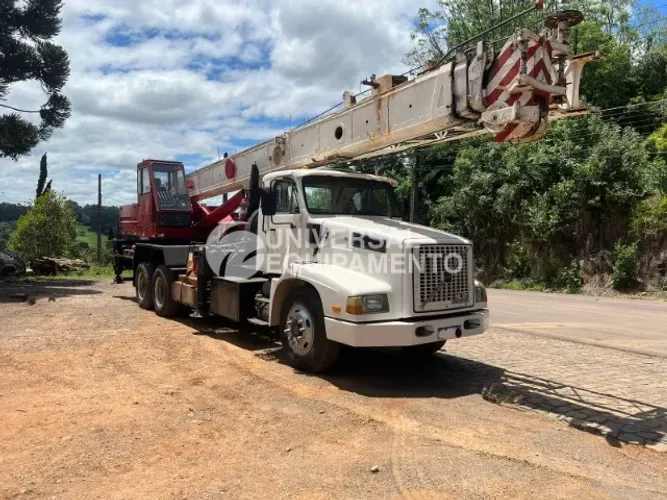 Caminhão VOLVO NL 12,Guindaste Madal MD 30