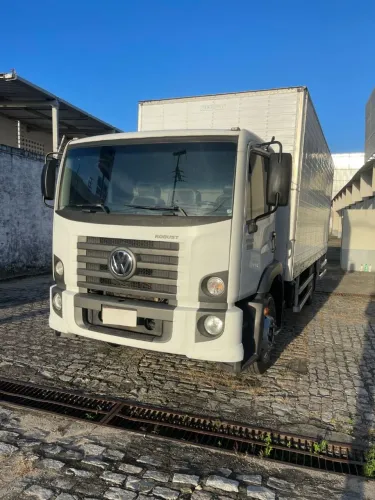 Vw Constellation 17-190 robust 4x2 Ano 2022 estado de zero com baú seco .