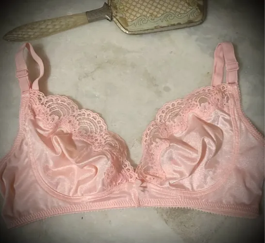 Sutiã Rosa Vintage com Renda Delicada