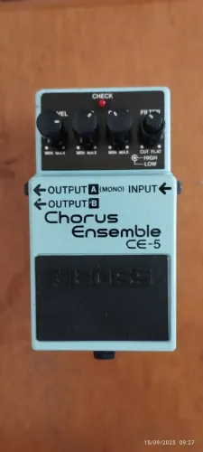 Pedal de efeito Boss Chorus Ensemble CE-5