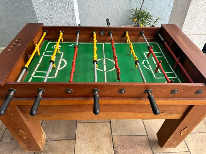 Pebolim em Ótimo Estado - Ideal para Lazer da Família!