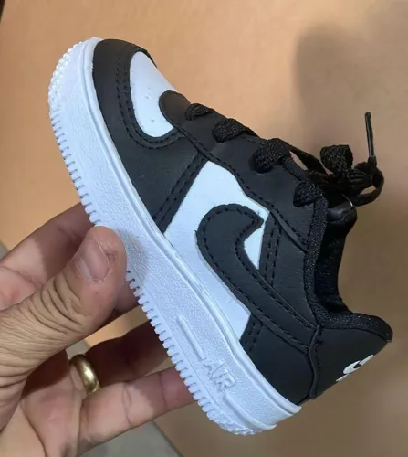 Tênis Nike Air Force 1 Infantil - Preto e Branco