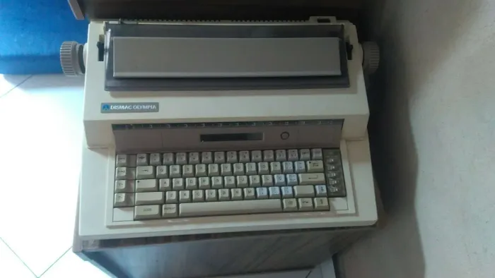 Máquina de escrever Olympia Dismac