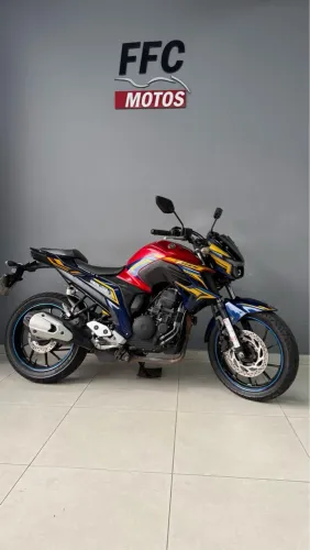 FZ25 ano 2023 ABS IPVA 2025 pago Faço FINANCIAMENTO 