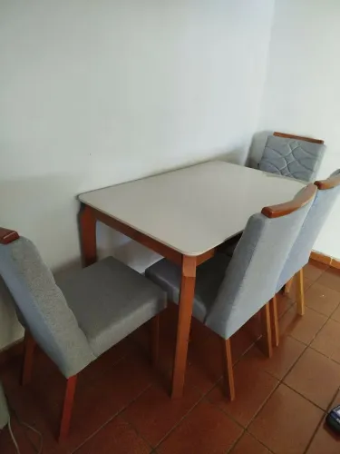 Mesa de Jantar com 4 Cadeiras