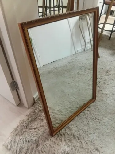 ESPELHO COM MOLDURA.65CM. ALTURA POR 45 CM DE LARGURA.