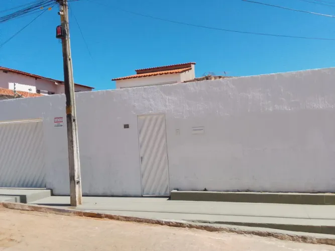 VENDA DE CASA NO CENTRO DE ARARIPINA