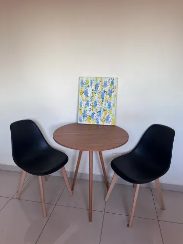Mesa e cadeiras