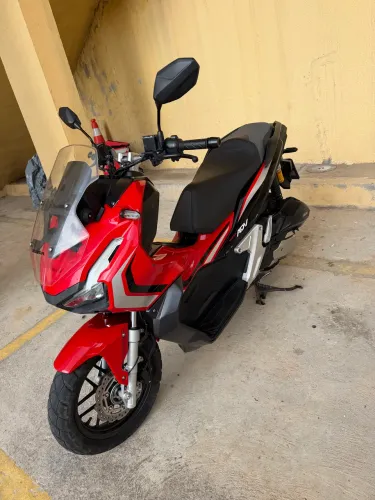 ADV 150 vermelha