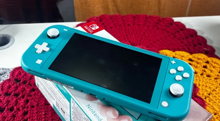 Nintendo switch lite NOVO na caixa, com manuais e cabos originais