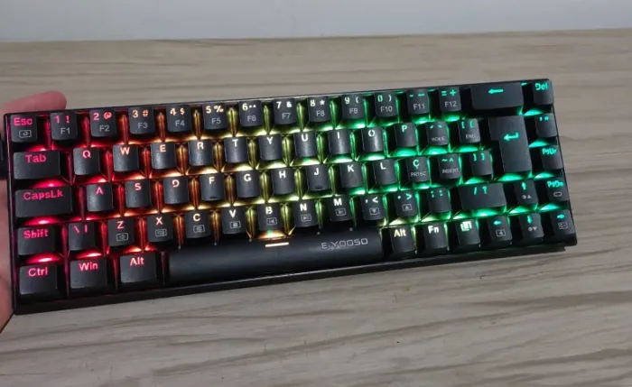 Teclado 60% ABNT2 e-yooso z686 switch red