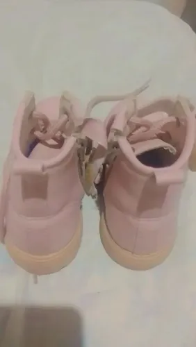 Vendo1par de botas infantil feminino 