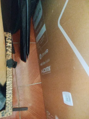 Vende uma tv na caixa no Philips Lde 4k ultra  hd 75 polegadas nova 