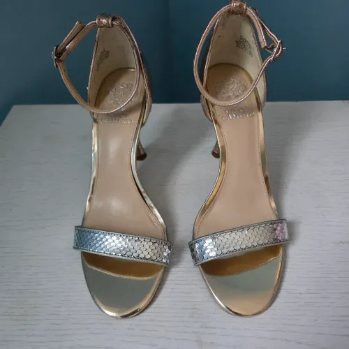 Sandália Vince Camuto Ambrinti em Couro Metalizado -Nova tam.38