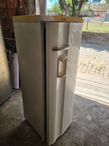 Geladeira eletrolux gelando muito bem