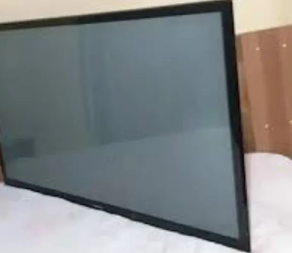 Televisão 51 polegadas não é smart funcionando tudo 100% sem detalhes tudo ok