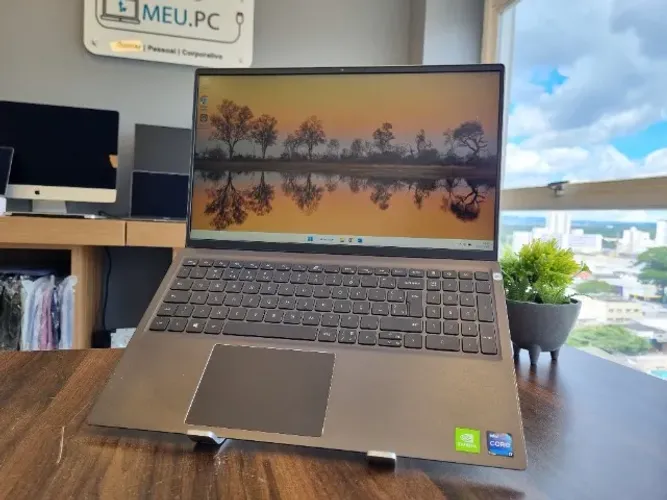 Notebook Dell Vostro 15 5510 - Core i7 | 11ª geração | 256GB SSD | 16GB DDR4 | 15,6" - Pra