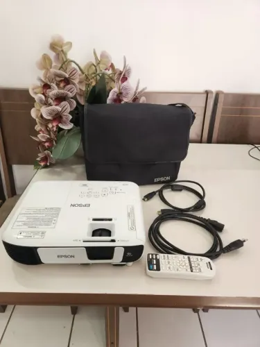 Projetor Epson PowerLite S41+ - Funciona, Necessita Troca da Lâmpada