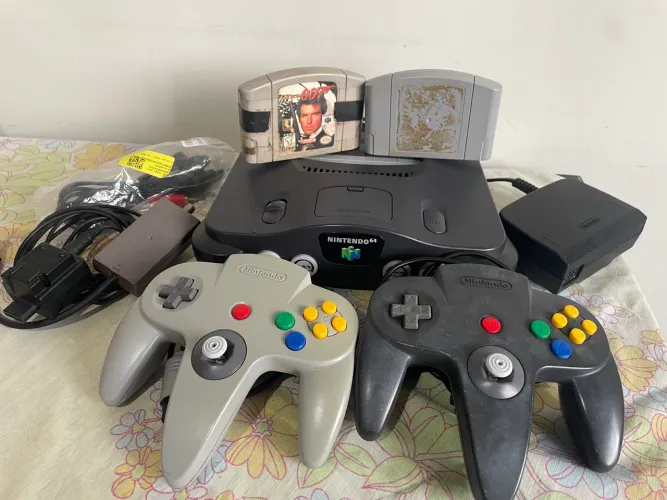 Nintendo 64 + 2 controles originais e 2 jogos