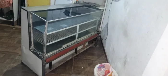BALCÃO EXPOSITOR REFRIGERADO 1,81 X 61 OTIMO ESTADO