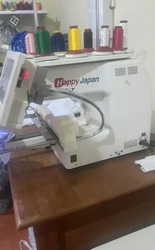Máquina de bordar Happy Japão 7 agulhas pouco uso
