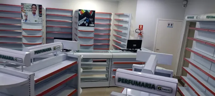 Venda de gôndolas para farmácia