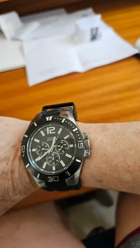 Relogio GUESS estiloso