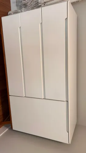 Perfeita para quarto de bebê - Tok Stok Cômoda 3 gavetas e uma porta cor branca