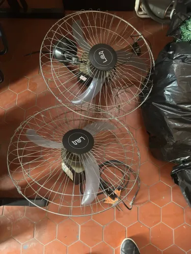 Ventilador grande de parede
