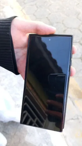 SAMSUNG S23 ULTRA 512 GIGAS CON TRINCO NA TAMPA TRASEIRA 