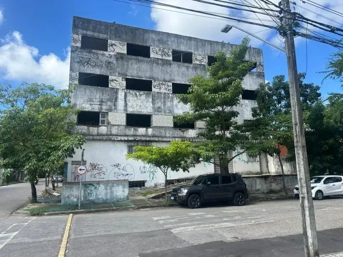 Prédio com 4 andares, 800m², no Dionísio Torres, para VENDA em Fortaleza/CE