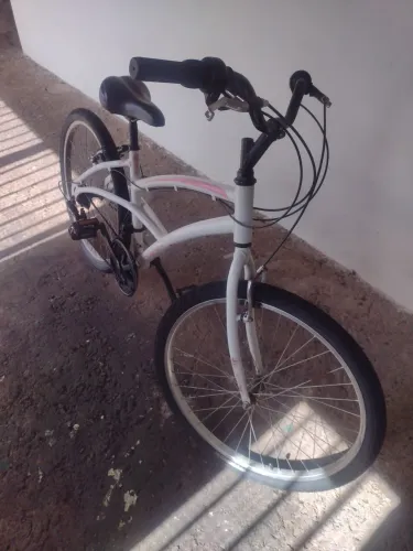 Vendo Bicicleta Caloi aro 26 com 21 marcha câmbio no manete pneus novos