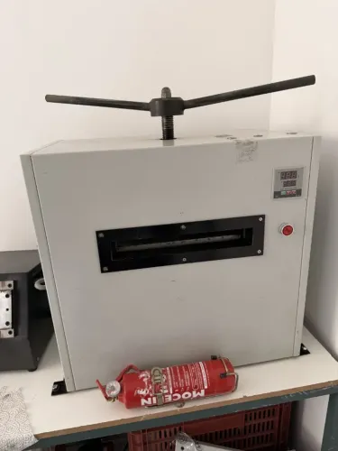 Prensa Laminadora Térmica para Cartões PVC - Controlador Digital