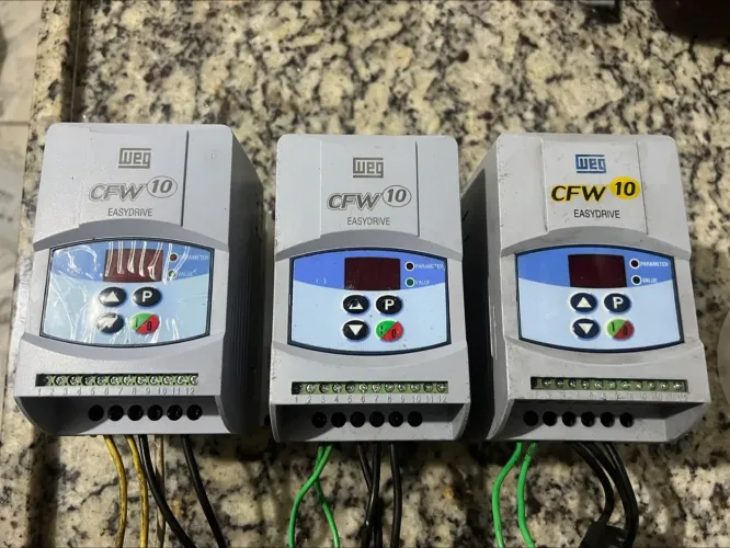 3 Inversores de Frequência WEG CFW10 - 1 CV - 220 V - 4 A