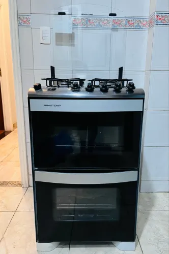 Fogão Brastemp com forno elétrico e à gás