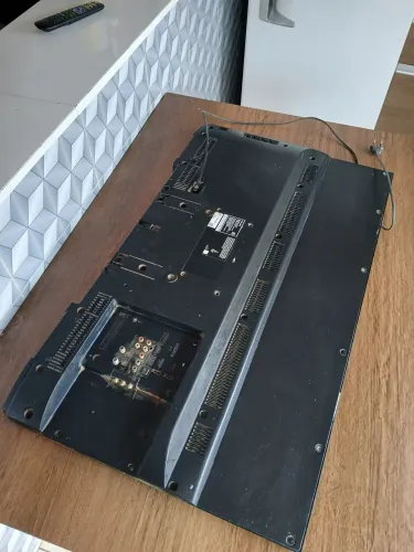 Tv, para retirada de peças, com display queimado