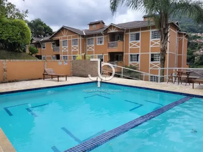 Apartamento à venda em Corrêas com 3 quartos e 2 vagas.