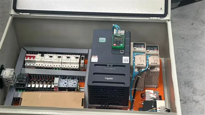Manutenção , ou preventiva , montagem de painel com NR10e 12
