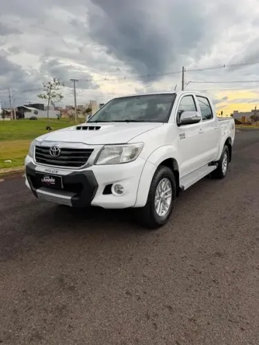 Toyota Hilux CD SRV 4X4 2.8 TDI Diesel Aut. 2013